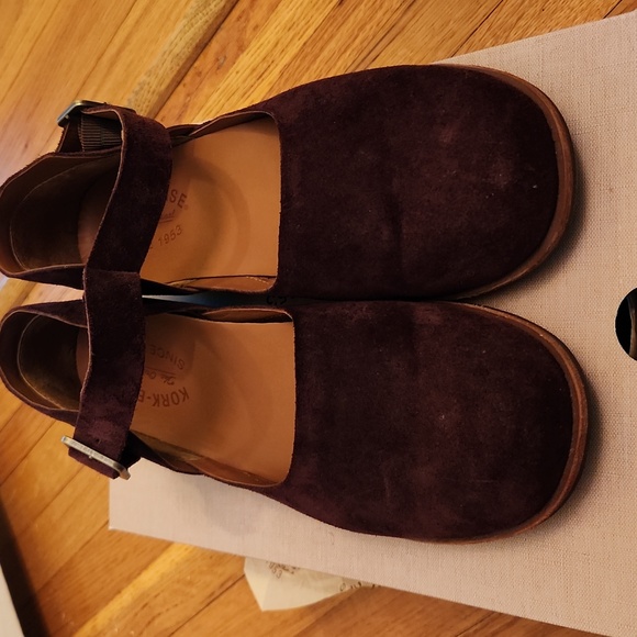 Kork-Ease Burgundy Mules with Soft Suede Upper and Minimalist Design - Picture 2 of 3